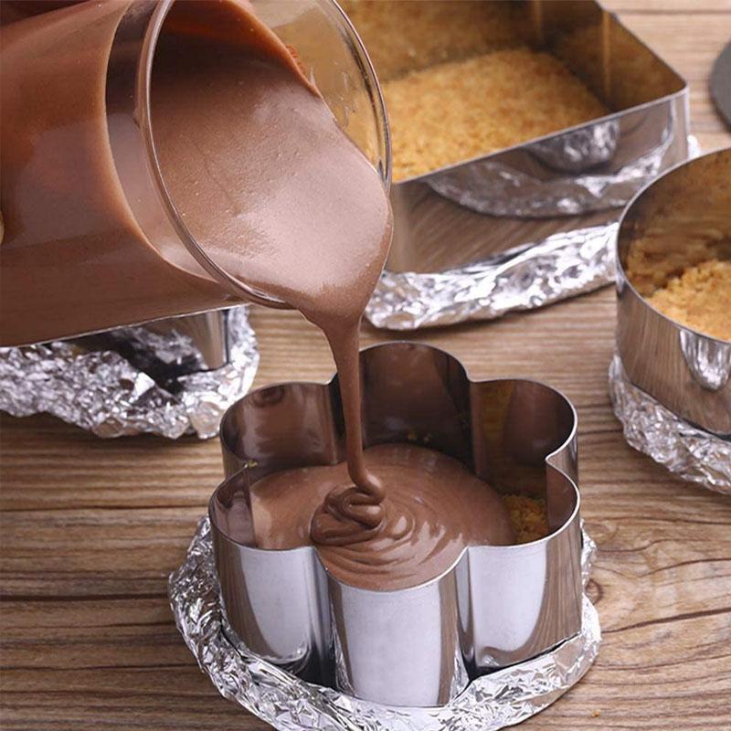 "Rostfria stål bakformar i varierande former, perfekta för elegant dessertskapande och mångsidig bakning."