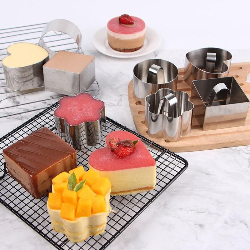 "Rostfria stål bakformar i varierande former, perfekta för elegant dessertskapande och mångsidig bakning."