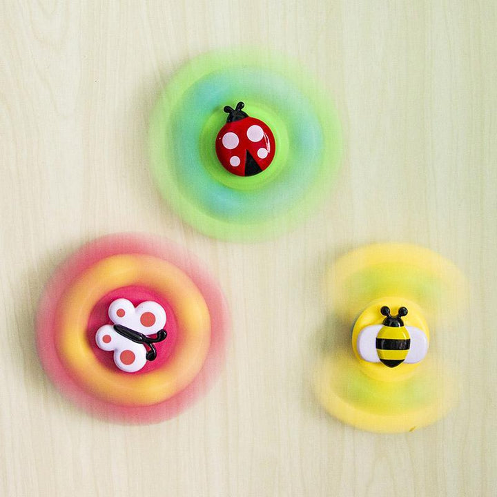"Roterande insektsbadleksak för barn, färgglad och av ABS-plast, fästbar på släta ytor med sugkopp."