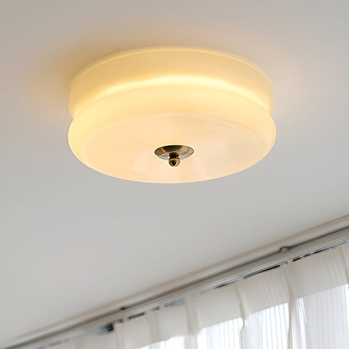 BauhausGleam rund LED-taklampa. Modern design med varmt ljus, idealisk för köksbelysning.