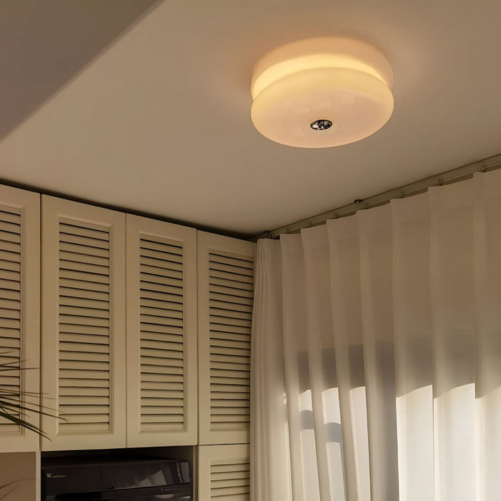 BauhausGleam LED-taklampa, ytmonterad rund design. Perfekt som modern belysning i alla rum.