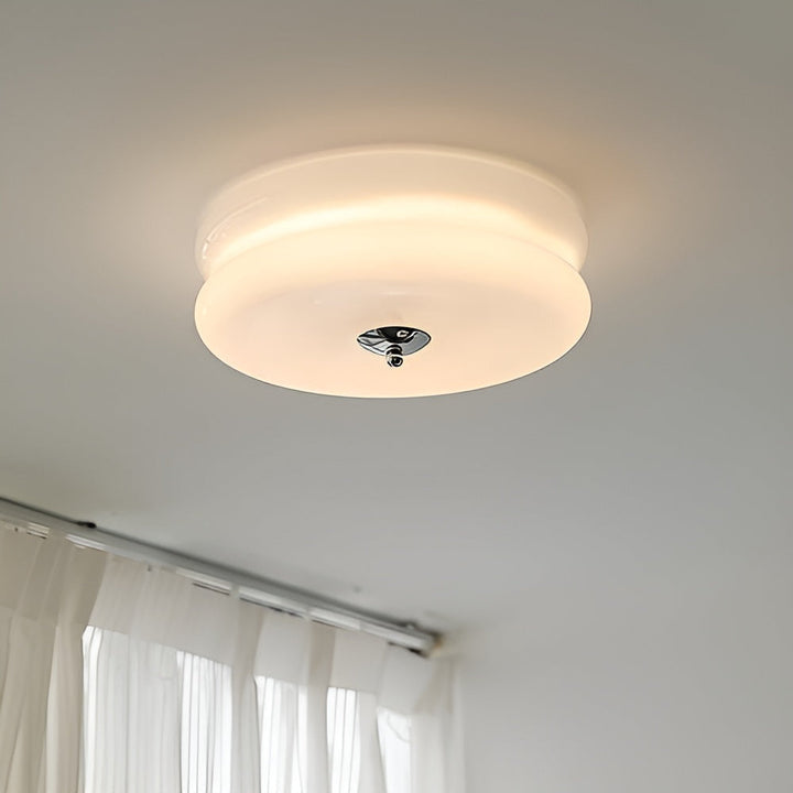 Elegant BauhausGleam takarmatur LED. Rund designlampa som ger varmt ljus i vardagsrummet. Inomhusbelysning.