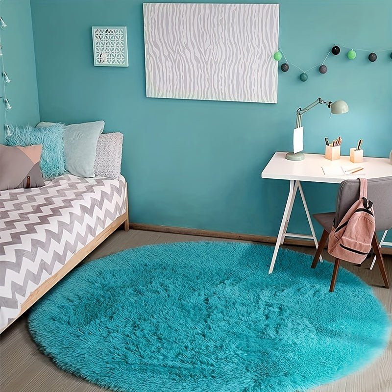 Rund fluffig matta för vardagsrummet. Mjuk polyester matta i mysig heminredning, tvättbar & halkfri.