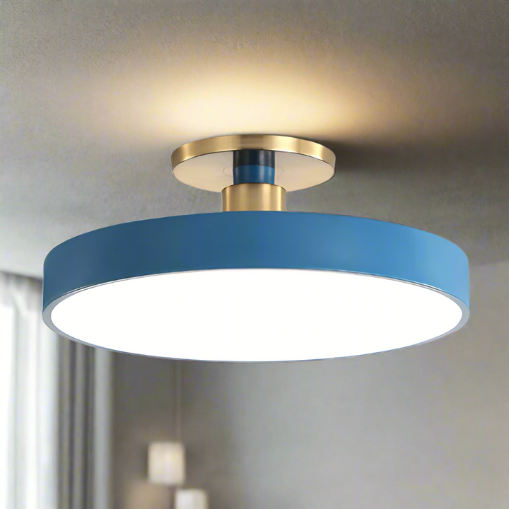 Diskret modern rund plafond taklampa. Minimalistisk designbelysning för hemmet.