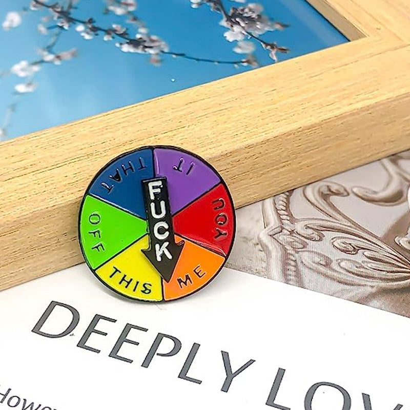 "Rund mjuk emaljstiftsmärke med veckodagar, färgglatt uttryck, zinklegering och rolig design. Perfekt accessoar."