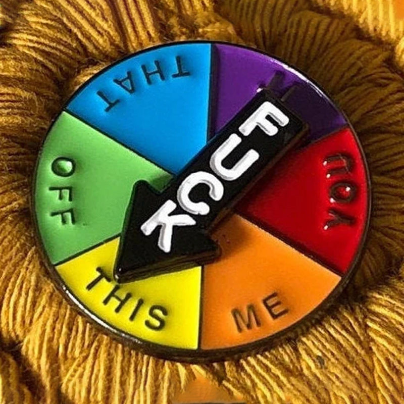 "Rund mjuk emaljstiftsmärke med veckodagar, färgglatt uttryck, zinklegering och rolig design. Perfekt accessoar."