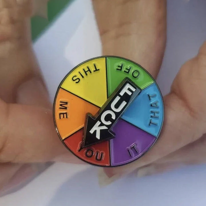 "Rund mjuk emaljstiftsmärke med veckodagar, färgglatt uttryck, zinklegering och rolig design. Perfekt accessoar."