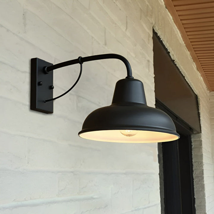Robust industriell vägglampa, vintage look. Järnlampa för utomhusbruk, kompatibel med LED.