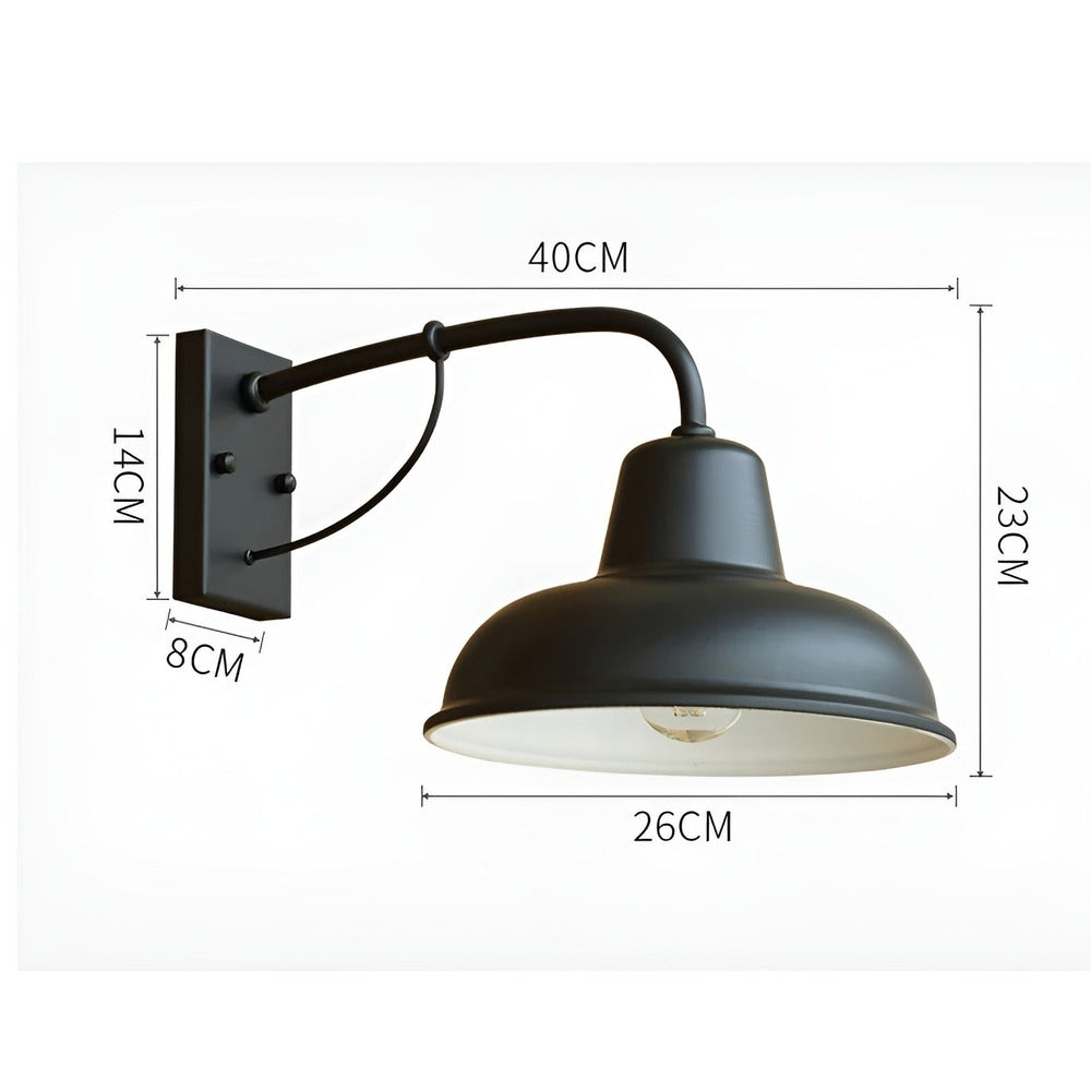 Charmig antik industriell vägglampa. Rustik järnmodell för effektfull utomhusbelysning.