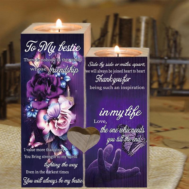 "Rustik trä-lykta med graverat budskap, stilren design. Perfekt som varm heminredningsdetalj eller tidlös gåva."