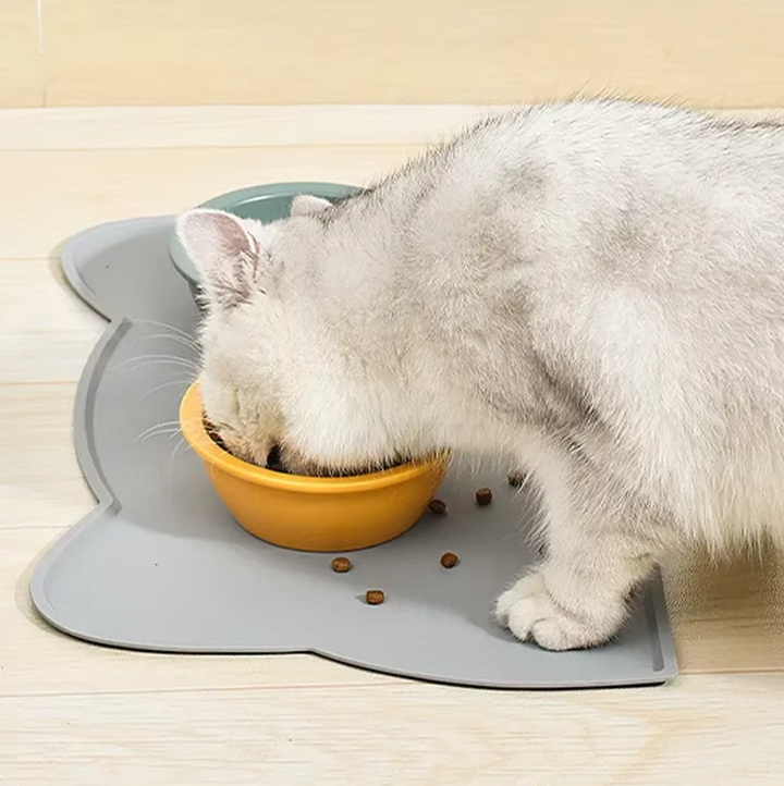 Miljövänlig silikonmatta för kattens matskålar. Håller golvet torrt och fritt från fläckar.