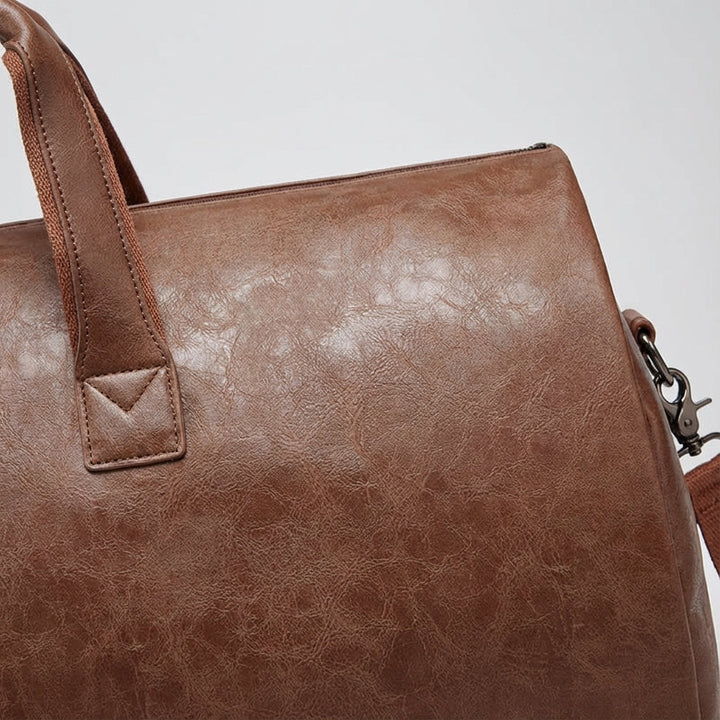 Hållbar Journeo resväska för weekendresor. Rymlig packning för smidiga äventyr. Unisex bagage med stil.
