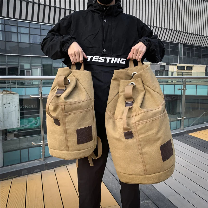 Rymlig unisex canvas reseryggsäck, perfekt för vandring, camping och äventyr. Slitstark för all packning.