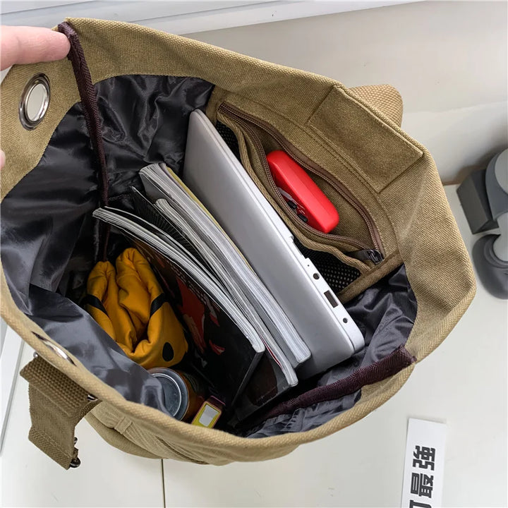 Unisex canvas ryggsäck för resor. Stor, robust och mångsidig för äventyr och vardagsbruk.