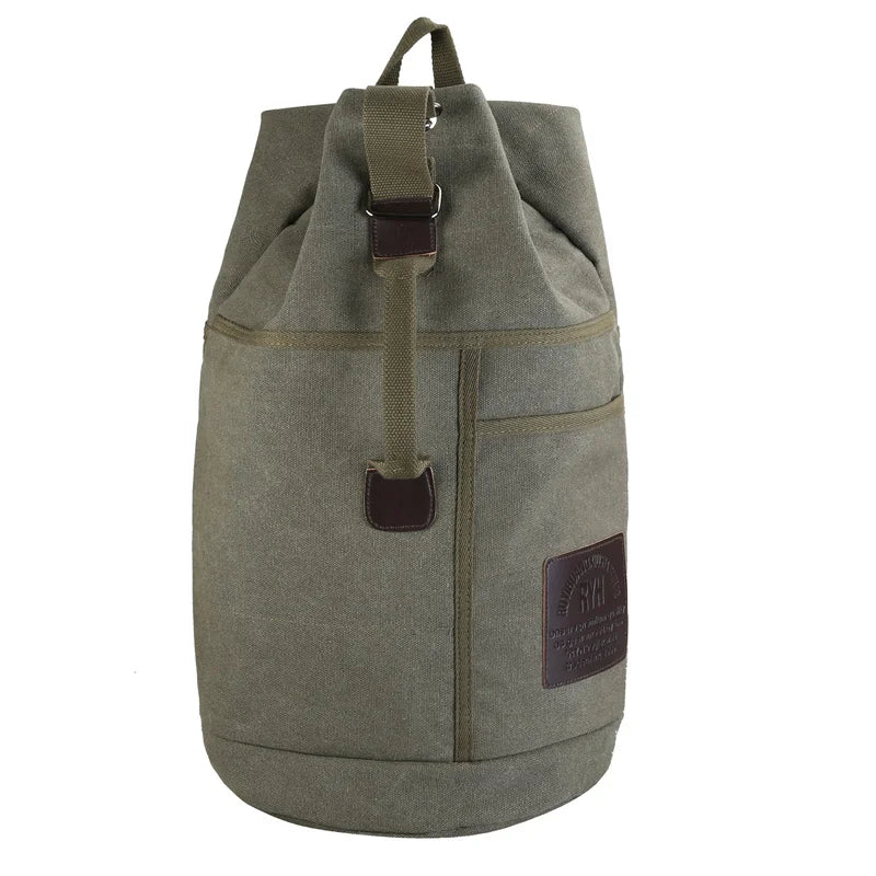 Robust stor reseryggsäck i canvas. Slitstark design för vandring, camping och långa äventyr utomhus.