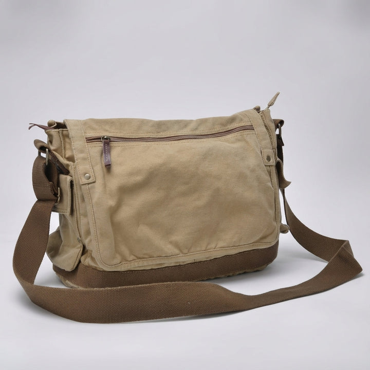 Unisex axelremsväska i slitstark khaki canvas med vintage design. Idealisk som studentväska.