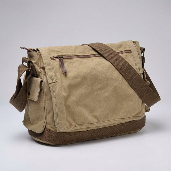 Vintage canvas messengerväska, khaki. Rymlig unisex design för laptop, anteckningsböcker och personliga saker.