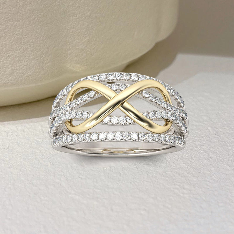 Sammanlänkade ringar i hållbar legering, elegant design. Perfekt som symbol för kärlek mellan mor och dotter.