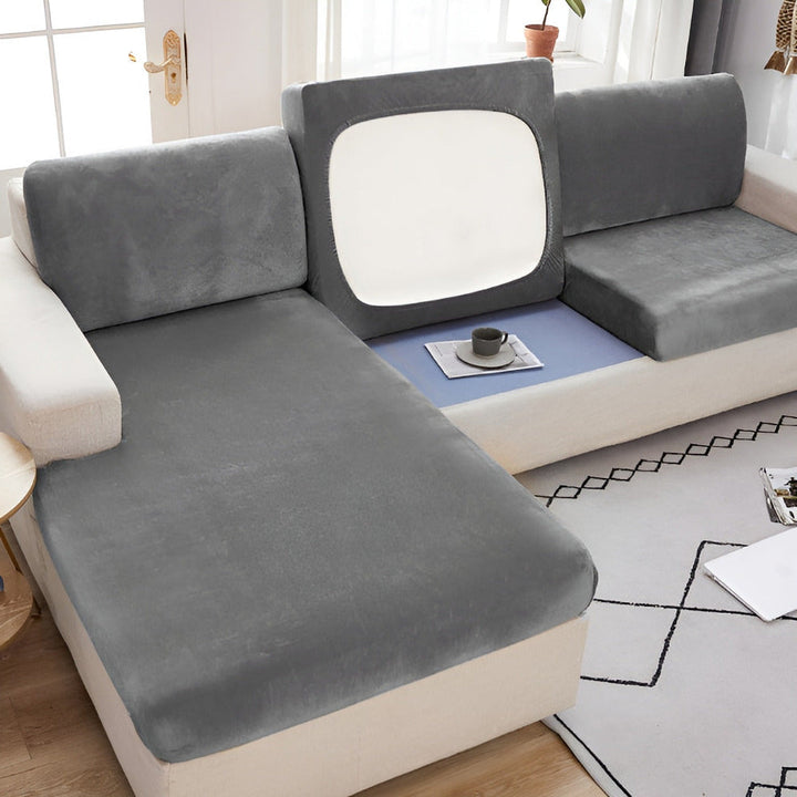 Sammet sofföverdrag med ultra-stretch, perfekt för att skydda din soffa och förnya vardagsrummet.