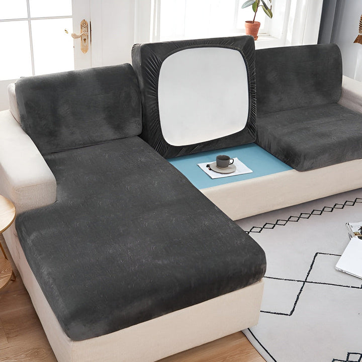 Förvandla din gamla soffa med ett smidigt sammetsöverdrag. Elastiskt soffskydd för en modern look.