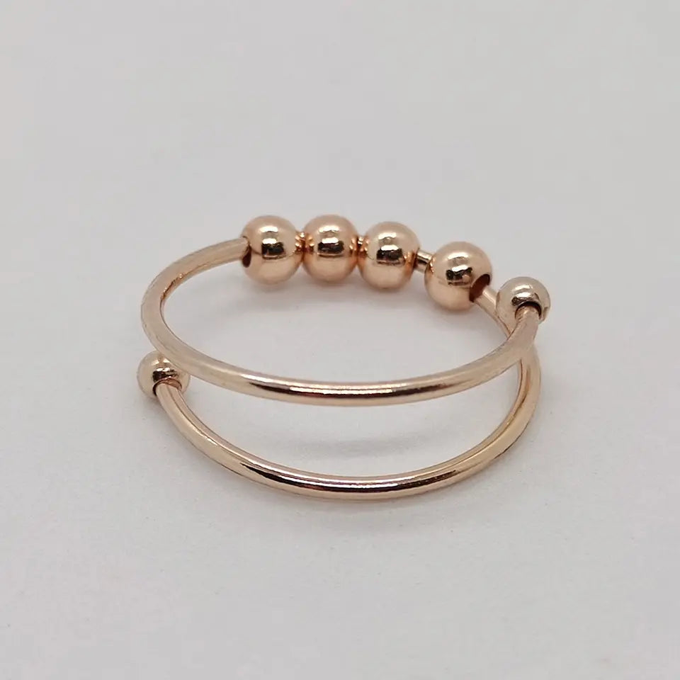 Modern justerbar Serena ring för kvinnor, roséguldpläterad spinnerring. Effektivt anti-stress smycke som minskar ångest.