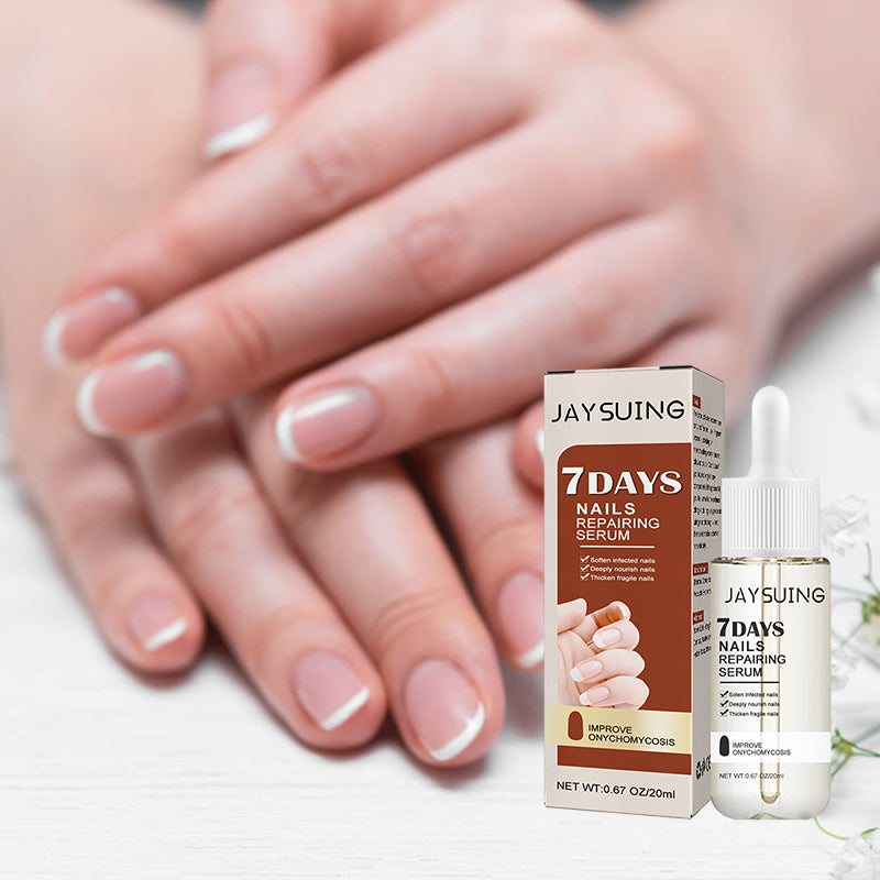 "Serumflaska för nageltillväxt på vit bakgrund, snabb effekt 7 dagar, för starkare och längre naglar i 20ml förpackning."