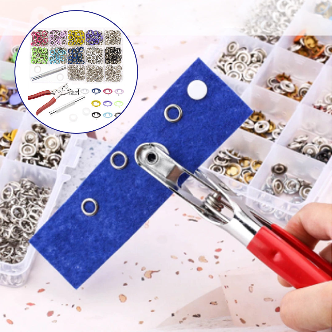 Set med färgglada metall snäppknappar i olika nyanser, idealiska för syprojekt och reparation av kläder och accessoarer.