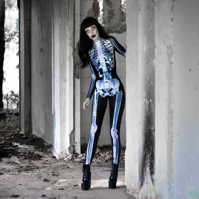 "Sexig dam Halloween bodysuit med dödskalletryck och figurnära passform, reaktiv i UV-ljus, bekvämt lycratyg."