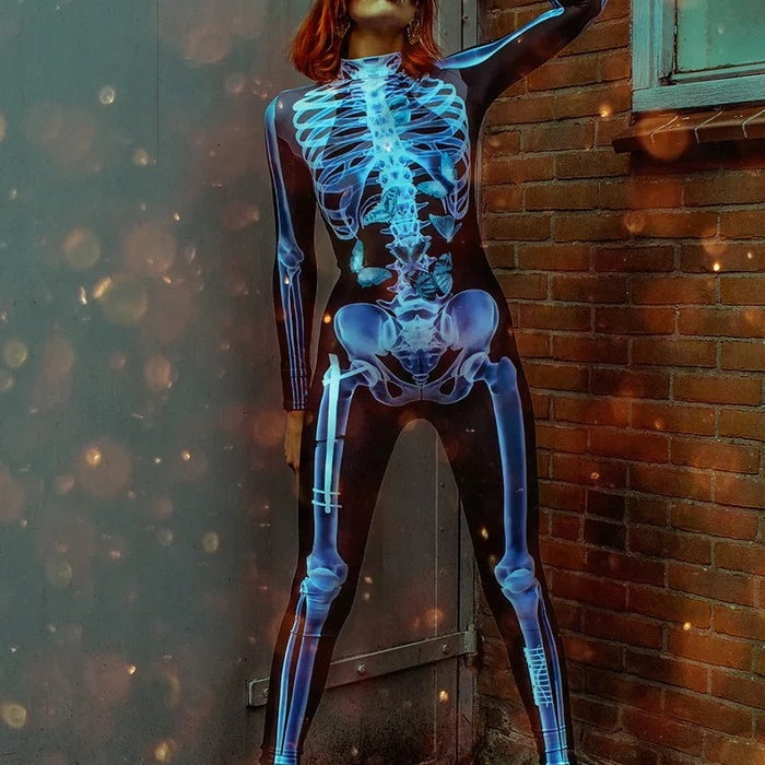 "Sexig dam Halloween bodysuit med dödskalletryck och figurnära passform, reaktiv i UV-ljus, bekvämt lycratyg."