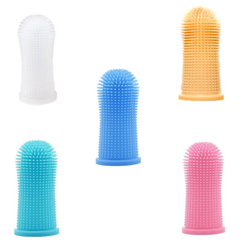 Ergonomisk finger tandborste i silikon. Utformad för effektiv och skonsam tandrengöring av husdjur.