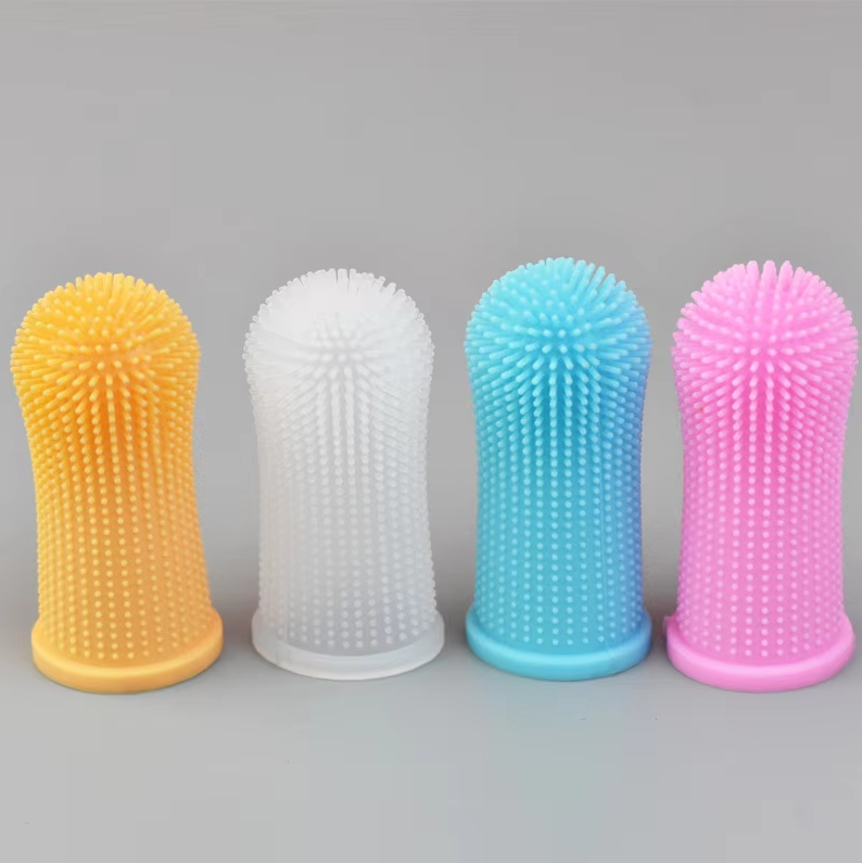 Innovativ finger tandborste i silikon för optimal djurvård. Förbättrar munhygien för hundar och katter.