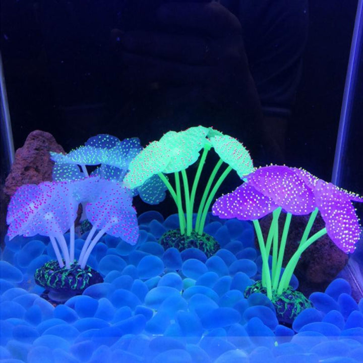 "Silikon glödande akvarium korall i fluorescerande färger, realistiskt och flexibelt, perfekt dekoration för fiskakvarium."