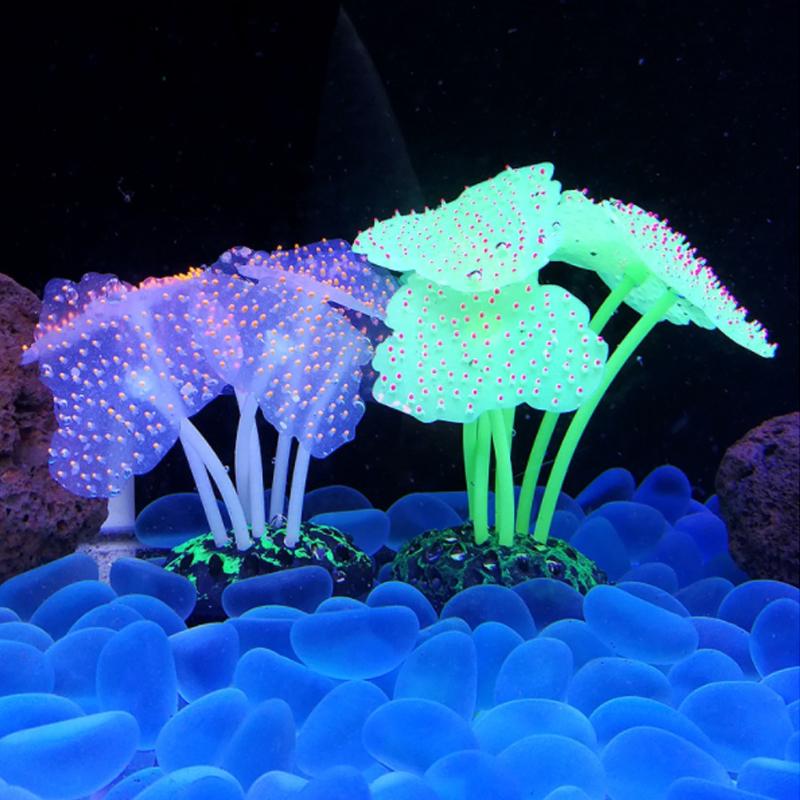"Silikon glödande akvarium korall i fluorescerande färger, realistiskt och flexibelt, perfekt dekoration för fiskakvarium."