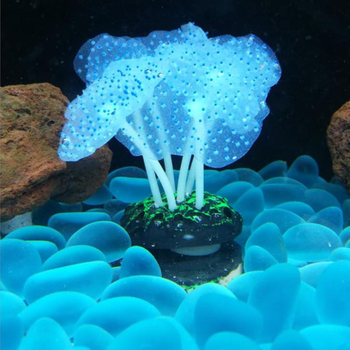 "Silikon glödande akvarium korall i fluorescerande färger, realistiskt och flexibelt, perfekt dekoration för fiskakvarium."