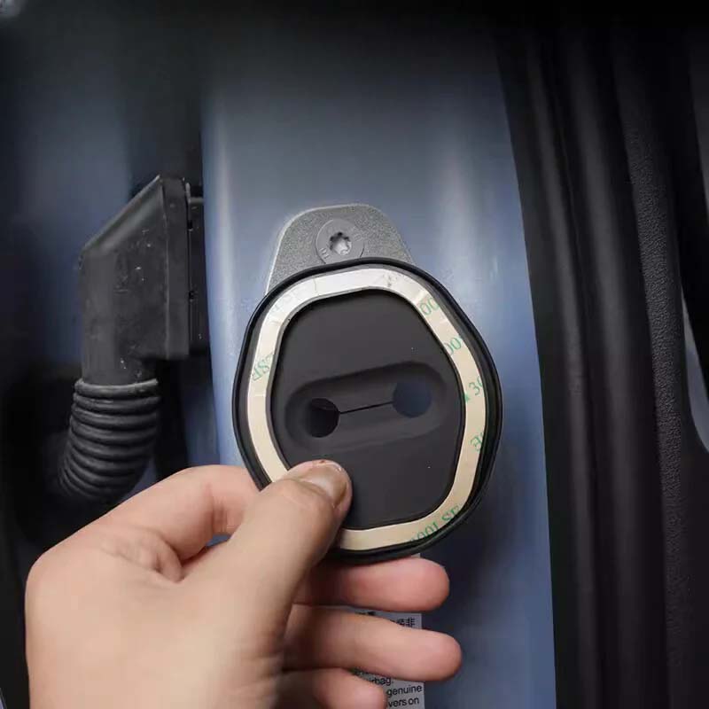 "Silikon skyddshölje för bil dörrlås i svart, minskar slitage och skyddar mot repor och rost, enkel installation."
