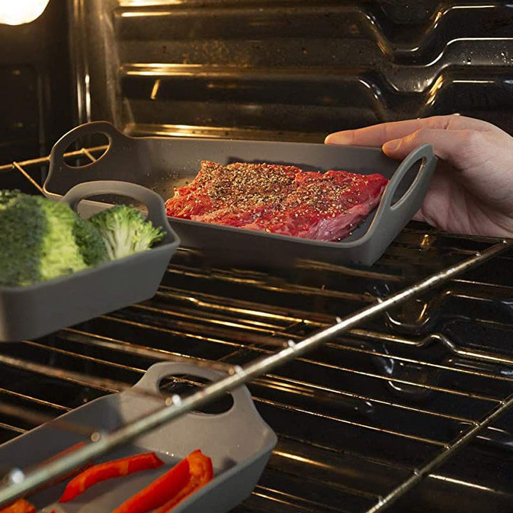 Silikonbakplåtspann med avdelare och handtag, non-stick, värmetålig, perfekt för effektiv och bekväm matlagning.