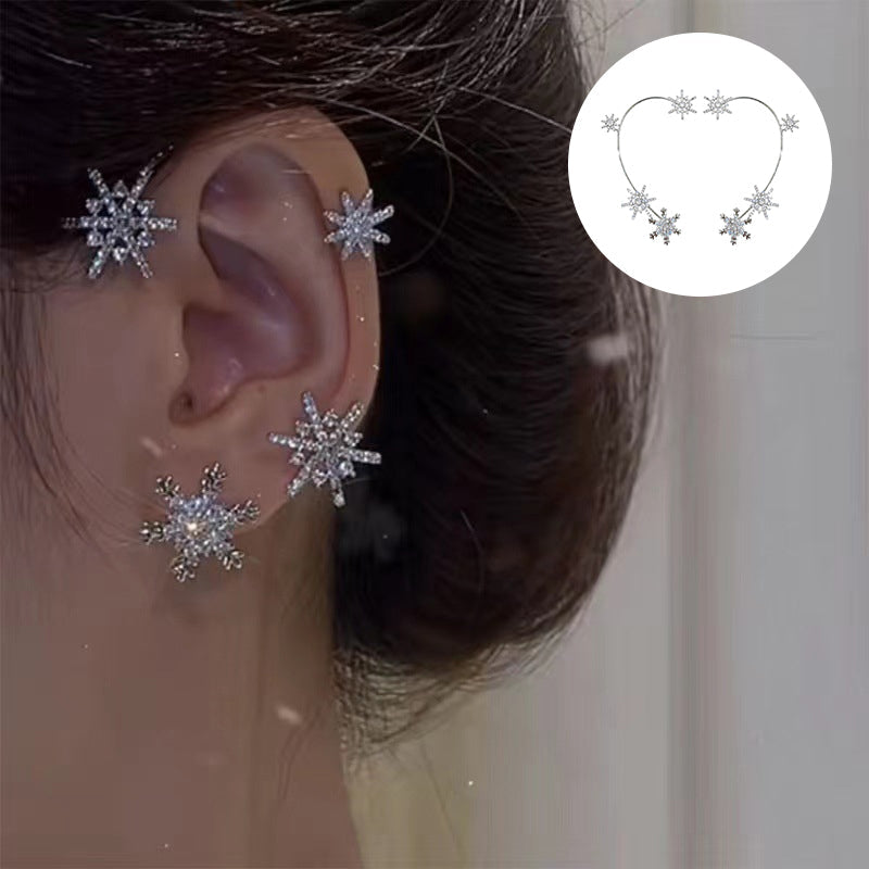 "Silver snöflinga örhängen utan piercing för damer, glänsande och stilren design, perfekt för alla tillfällen."