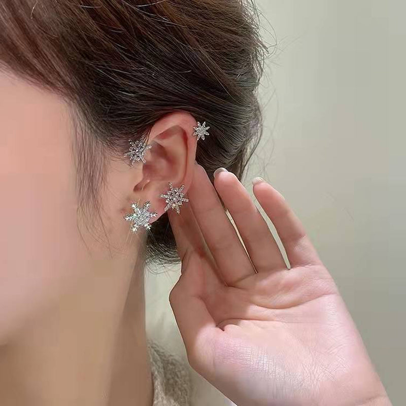 "Silver snöflinga örhängen utan piercing för damer, glänsande och stilren design, perfekt för alla tillfällen."