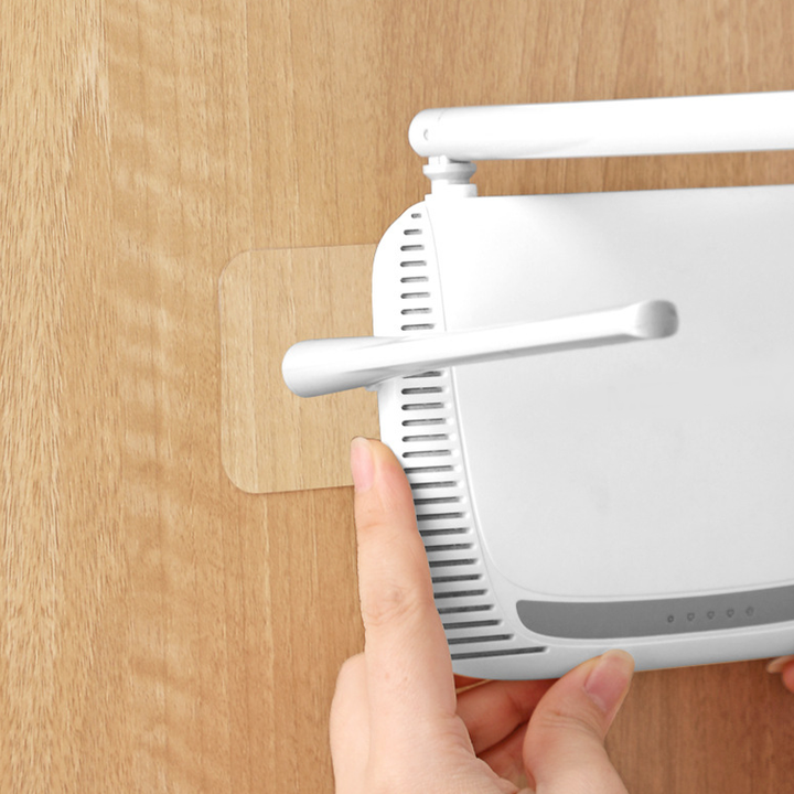 "Självhäftande dubbelsidig transparent akryltejp, stark vattentålig, på olika ytor som glas och trä."