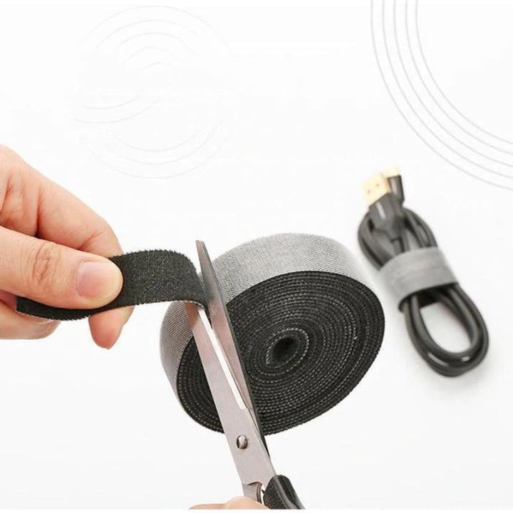 "Självhäftande nylon kablageband i olika färger för kabelhantering och organisering i hem och kontor, justerbar längd."