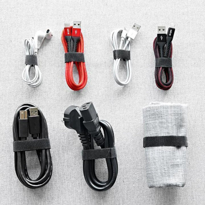 "Självhäftande nylon kablageband i olika färger för kabelhantering och organisering i hem och kontor, justerbar längd."