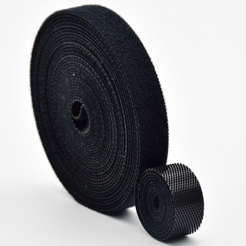 "Självhäftande nylon kablageband i olika färger för kabelhantering och organisering i hem och kontor, justerbar längd."