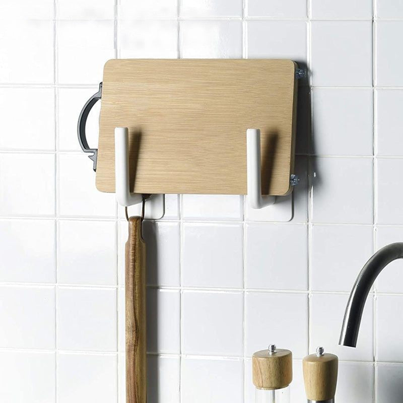 "Självhäftande vit krok i modern design, robust nog att hålla 6,8 kg. Perfekt för kök & badrum, enkel installation."