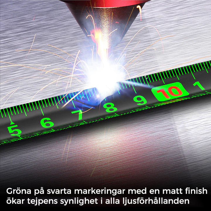 Självlåsande fluorescerande stålmåttband i svart, starkt kolstål med stora synliga siffror, perfekt för precisa mätningar.