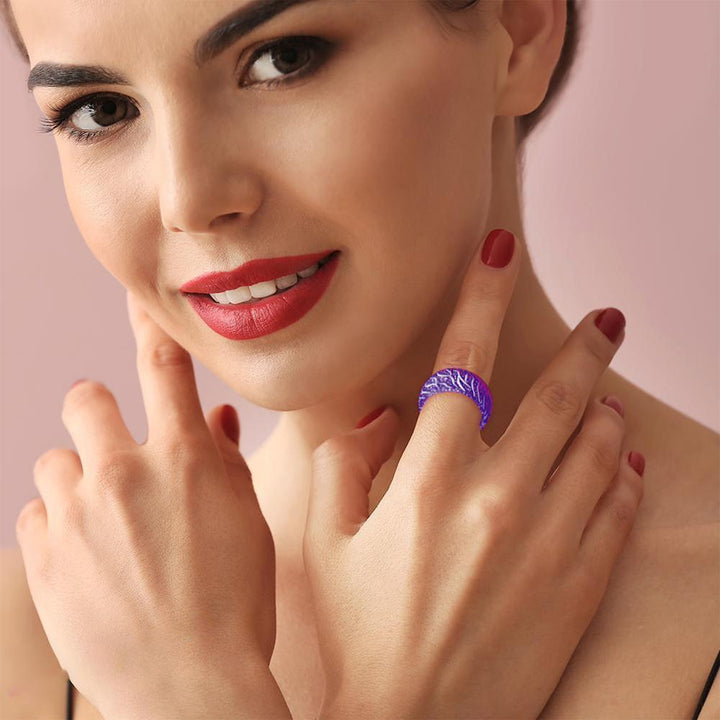 "Självlysande färgglad ring i harts med unik design, lyser i mörkret, perfekt accessoar för kvinnor vid fester och evenemang.