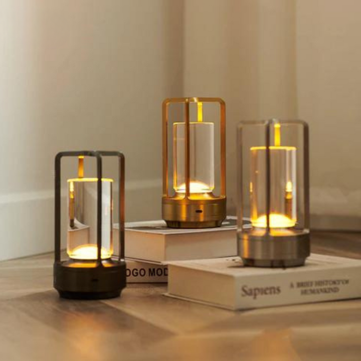 Varmvit LED-bordslampa, trådlös och uppladdningsbar. Skandinavisk design ger hemmet stilren belysning.