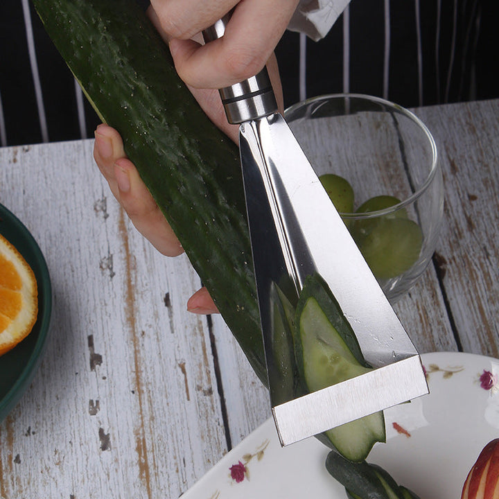 "Skarp fruktskärkniv i rostfritt stål, trekantigt blad, ergonomiskt handtag, perfekt för precisionssnitt i köket."