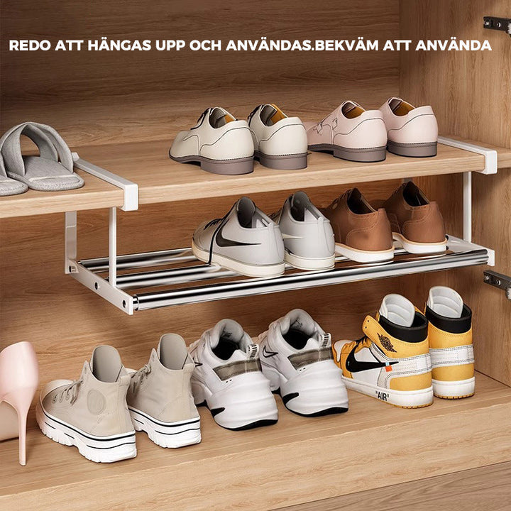 "Skoskåp i metall, svart och vit, med skiktad design för optimal hushållsorganisation och elegant förvaring."