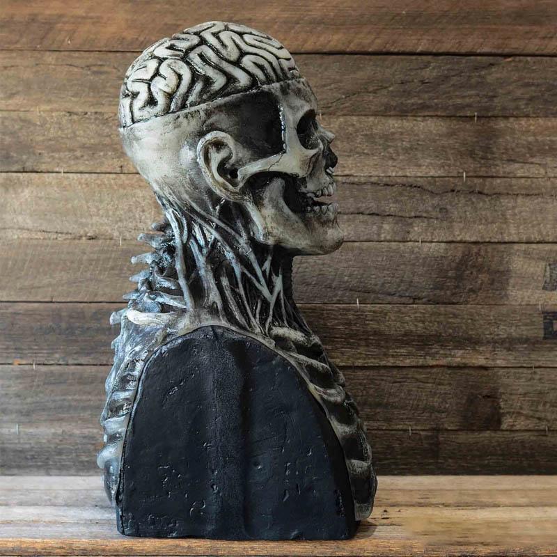 "Skrämmande unisex latex skelettmask för Halloween, realistisk design med markerade konturer och spöklikt uttryck."