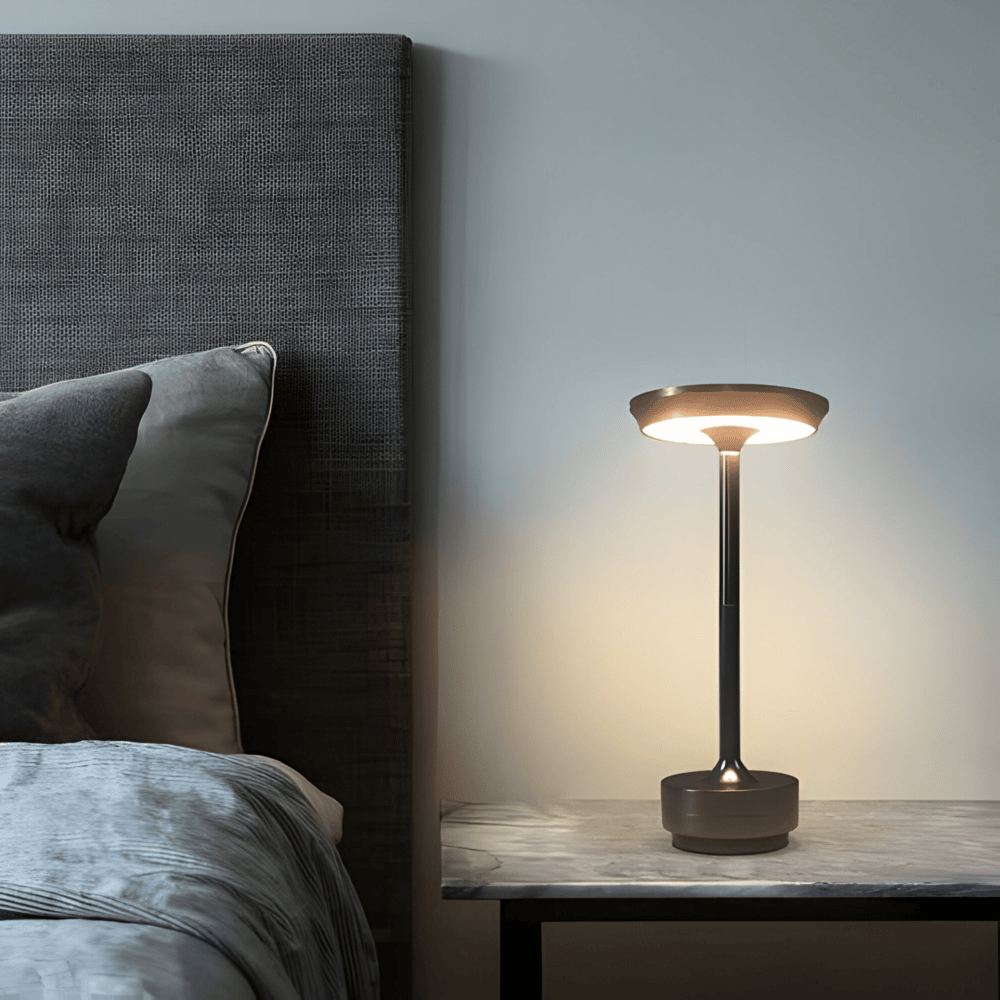 Elegant designlampa, sladdlös touch-bordslampa med LED för en mysig inomhusmiljö.